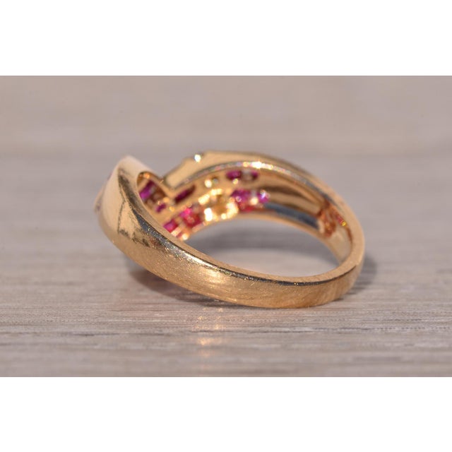 The Ferrat: Natural Ruby and Diamond Chevron Band in Yellow Gold For Sale In Philadelphia - Image 6 of 11