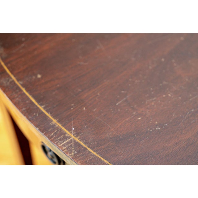 Wood Early 18th Century Federal Mahogany Pembroke Drop Leaf Table With Satinwood Inlaid Legs and Brass Pull For Sale - Image 7 of 9