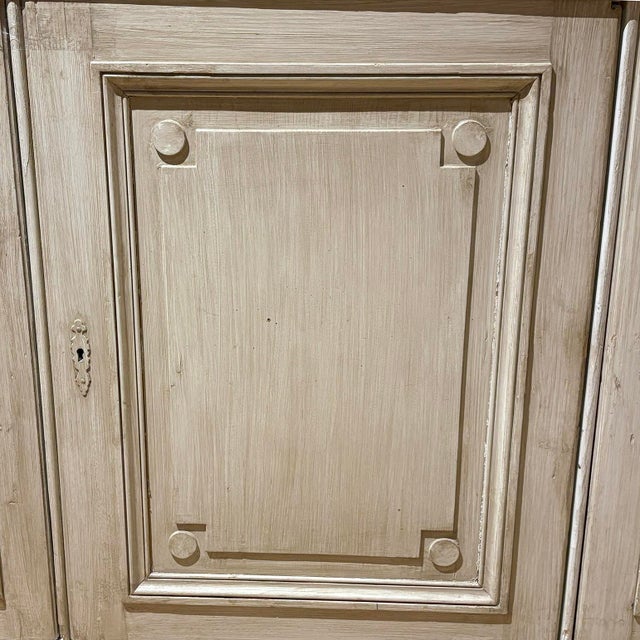 A Grand Georgian-Style Pine Library Cupboard or Kitchen Cabinets, C. 1920. For Sale In Philadelphia - Image 6 of 8