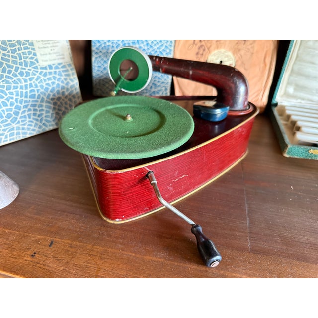 Bingola III Phonograph with Children's Records, 1920s For Sale - Image 10 of 10