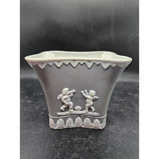 English Vintage Wedgewood Gray and White Satin Planter For Sale - Image 3 of 4
