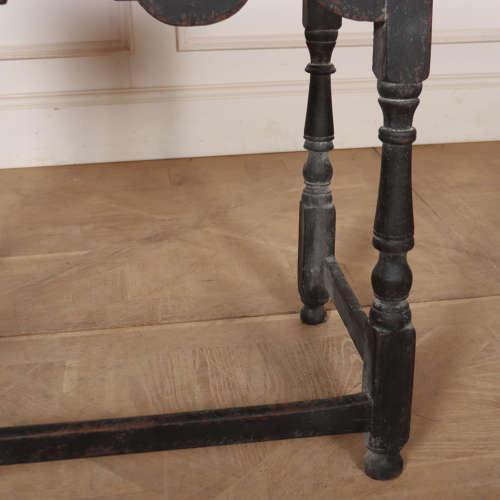 18th Century English Painted Side Table For Sale - Image 5 of 10