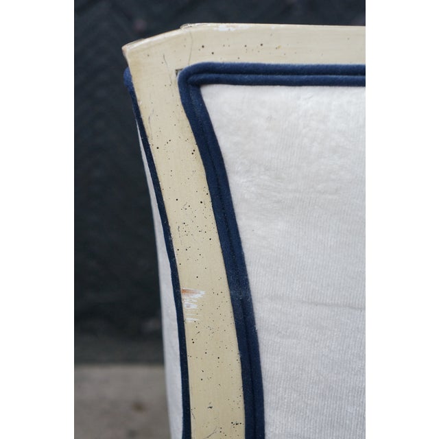 Mid-Century Baker Furniture Louis XVI Style Upholstered Recamier Chaise Lounge For Sale - Image 16 of 18