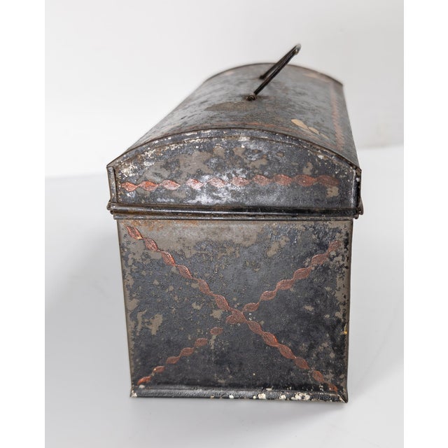 Metal 19th Century Primitive Americana Painted Toleware Tin Box For Sale - Image 7 of 15