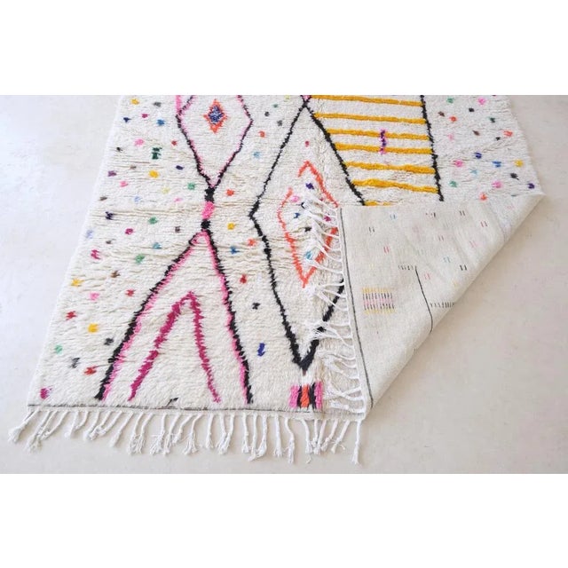 2020s 2020's Moroccan Abstract Azilal Wool Rug - 9.8 X 6.23 Ft For Sale - Image 5 of 8