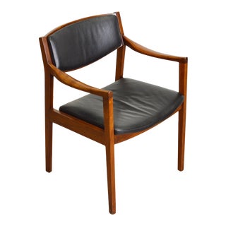 Vintage Teak Black Leather Gunlocke Chair For Sale