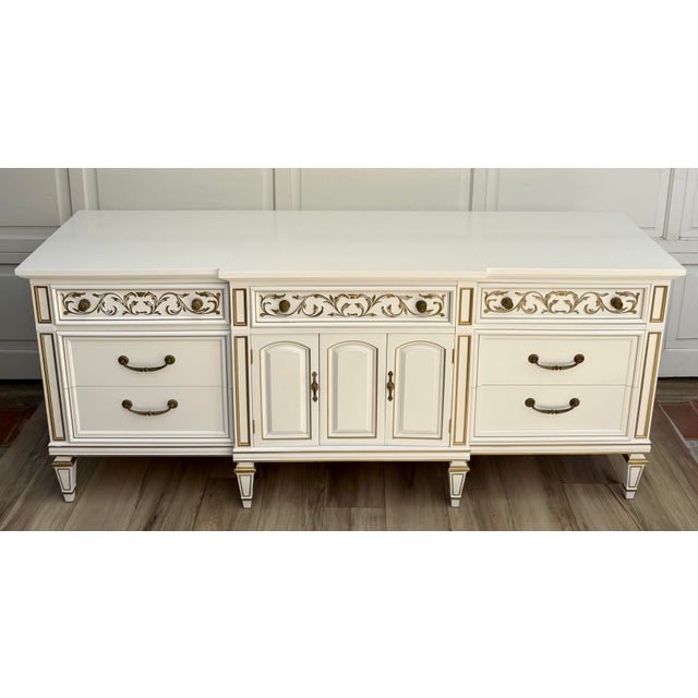 1970s Thomasville Dresser Credenza Newly Refinished in White With Gold Details For Sale - Image 10 of 11