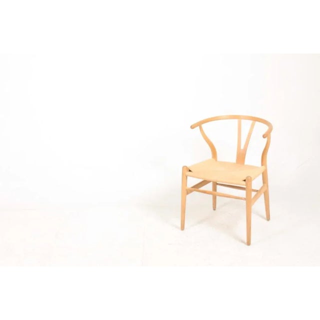 Wishbone Chairs in Patinated Oak by Hans Wegner for Carl Hansen & Søn, 1960s, Set of 12 For Sale - Image 6 of 7