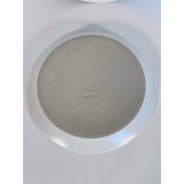 Ceramic Vintage 1960s Bennington Pottery Vermont Matte White Dinner Plates, Pair For Sale - Image 7 of 9