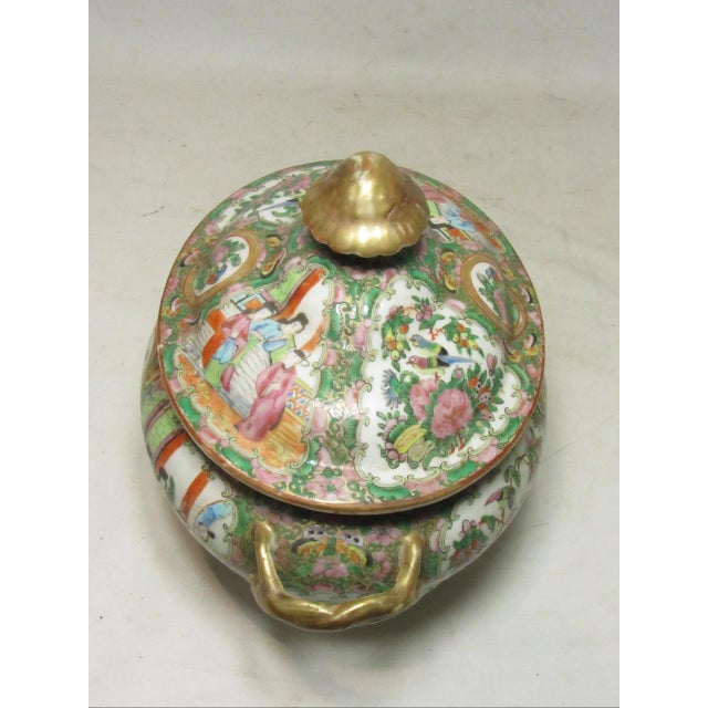 1900s Chinese Style Export Rose Medallion Porcelain Tureen For Sale - Image 11 of 17