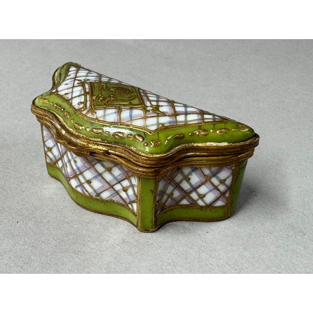 1860 Sèvres Neoclassical Green Gold Porcelain Box For Sale - Image 9 of 9