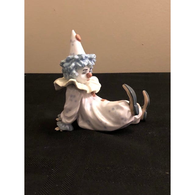 1990s Vintage Spanish Lladró Porcelain Figurine "Tired Friend" (#5812) by Antonio Ramos For Sale - Image 5 of 7