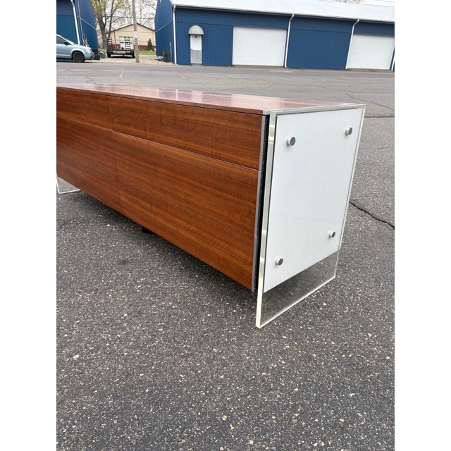 Mid-Century Modern 1960s Attributed to Milo Baughman for Thayer Coggin Lucite and Walnut Credenza/Dresser For Sale - Image 3 of 10