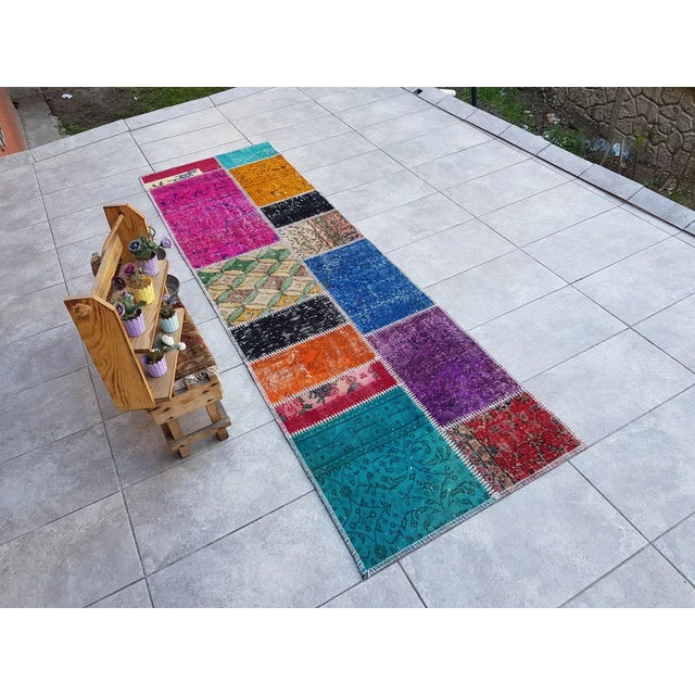 Textile Mid 20th Century Bohemian Handknotted Wool Runner Anatolian Handknotted Oushak Runner For Sale - Image 7 of 10