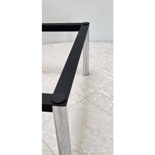 Cassina Lc10 Table en Tube Basse Coffee Table Glass Top Chrome Legs Black Base Le Corbusier Pierre Jeanneret Charlotte Perriand For Sale - Image 9 of 13