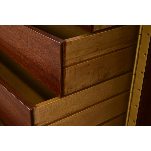 Brown 1950s Paul McCobb Irwin Collection Mahogany and Brass Sideboard, Credenza, or Bar Cabinet, Newly Refinished For Sale - Image 8 of 16