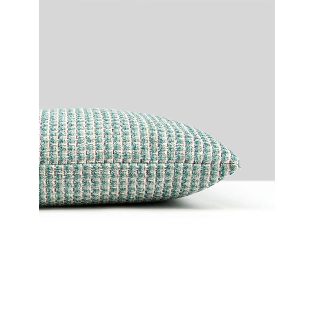 Performance fabric never looked chicer with our Heatherton woven. Featuring 14 fashionable colorways in recycled acrylic...