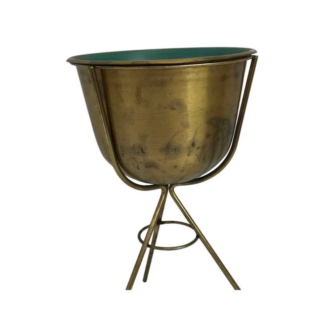 We have for your consideration a very beautiful vintage mid century modern planter manufactured in the 1950s. Planter...