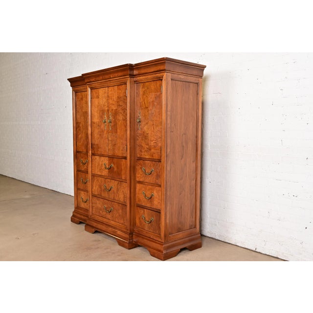 Thomasville Thomasville French Regency Louis XVI Burl Wood Gentleman's Chest or Linen Press For Sale - Image 4 of 14