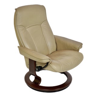 Ekornes Stressless Consul Recliner Leather Chair For Sale