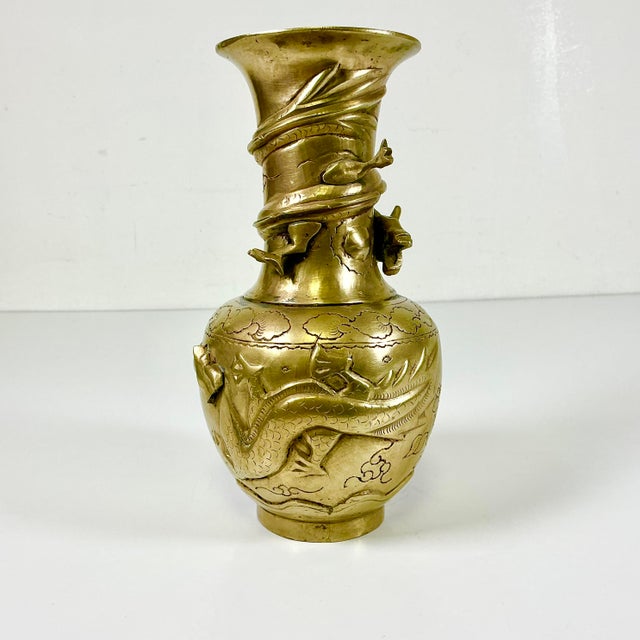 Late 18th Century Antique Quin Dynasty Boho Chic Chinoiserie Bronze Three Lizards Vase. For Sale - Image 5 of 14
