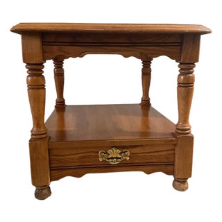 Late 20th Century Bassett Furniture Solid Oak Early American Side Table W/ Glass Top For Sale