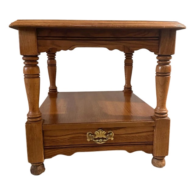 Late 20th Century Bassett Furniture Solid Oak Early American Side Table W/ Glass Top For Sale