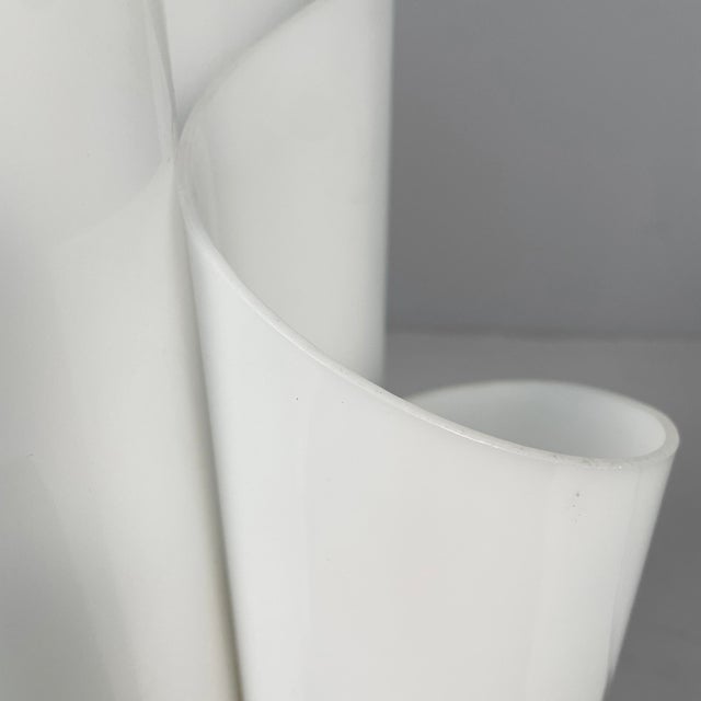 Italian Opaline Acrylic Glass Table Lamp by Vico Magistretti for Artemide, 1970s For Sale - Image 15 of 18