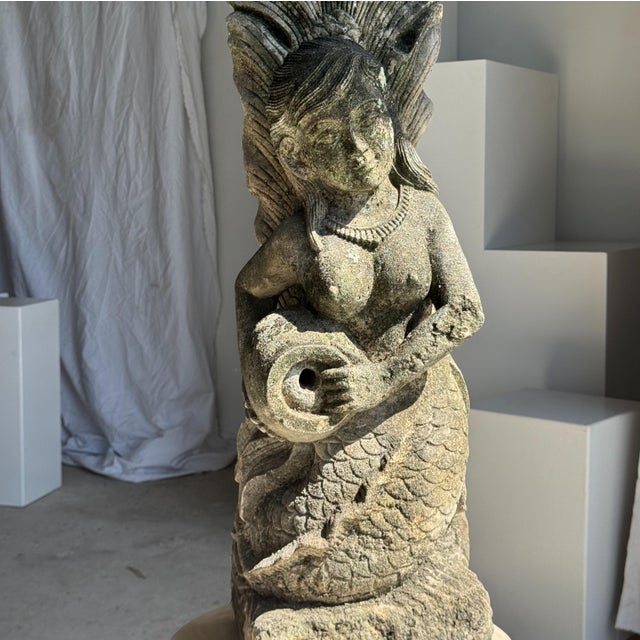 Unknown, Traditional Indonesian Mermaid Sculpture in Volcanic Limestone, 1980s, Stone For Sale - Image 10 of 10