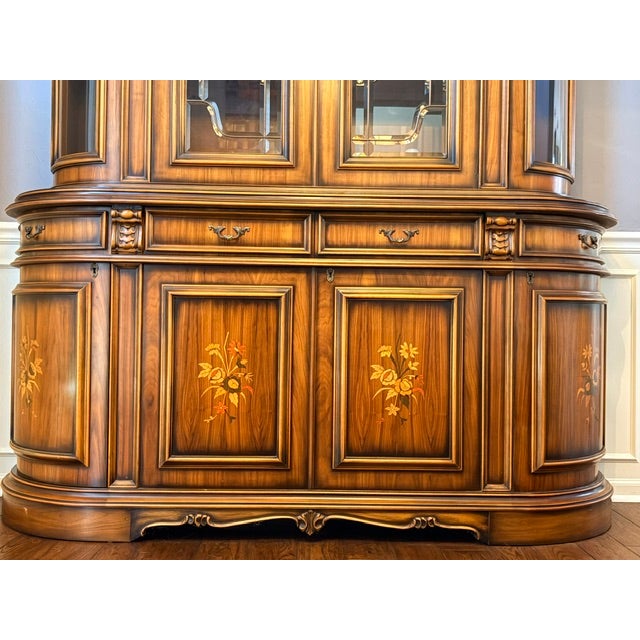 Mid 20th Century Vintage Italian Provincial Baroque Style Floral Marquetry Curved Glass China Cabinet For Sale - Image 5 of 12