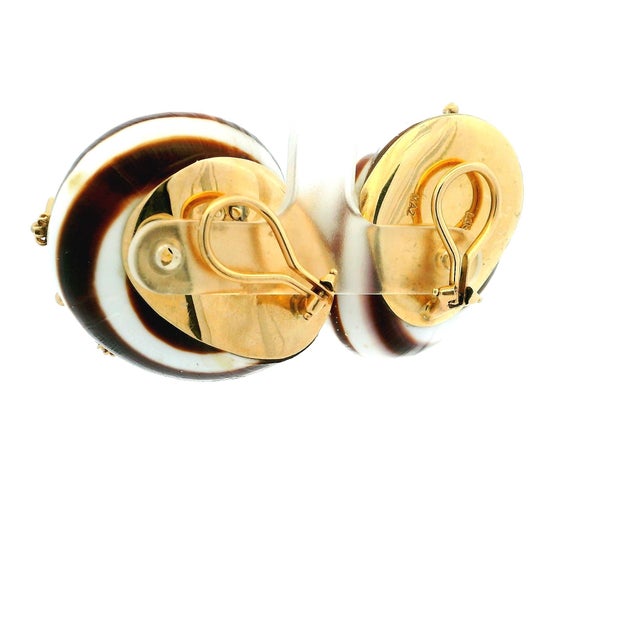 Antique White Maz 14k Gold Conch Shell, Mabe Pearl and Gemstone Modernist Clip Earrings, c.1970s, A Pair For Sale - Image 8 of 12