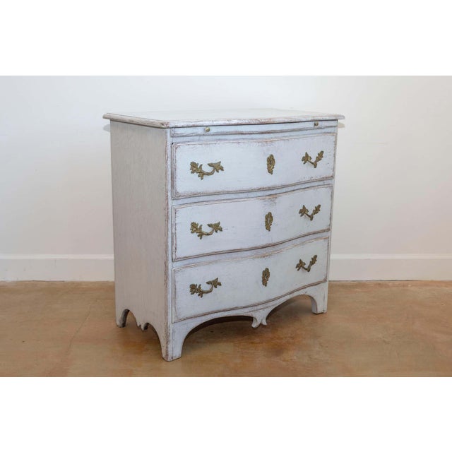 This 18th century Swedish Baroque chest of drawers is a stunning example of Scandinavian craftsmanship. Featuring a gently...