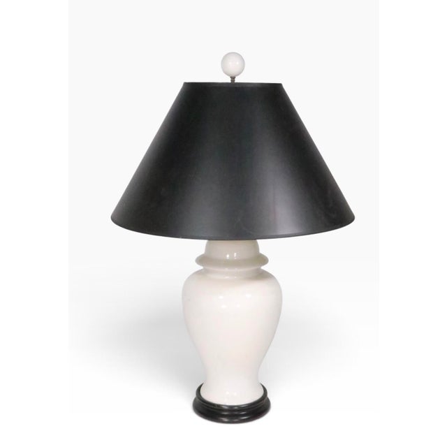 Hollywood Regency Late 20th Century Asian Modern White Ceramic Ginger Jar Form Table Lamp For Sale - Image 3 of 6