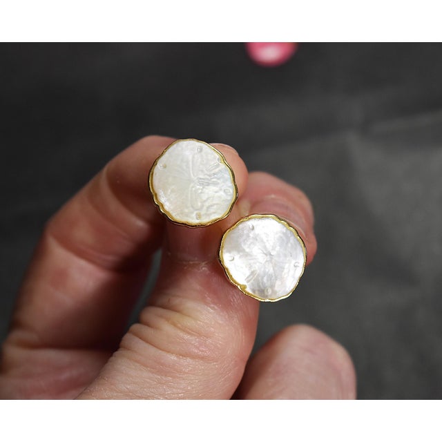 14k Gold Kabana Carved Mother of Pearl Sand Dollar Pierced Post Earrings, A Pair For Sale - Image 13 of 15
