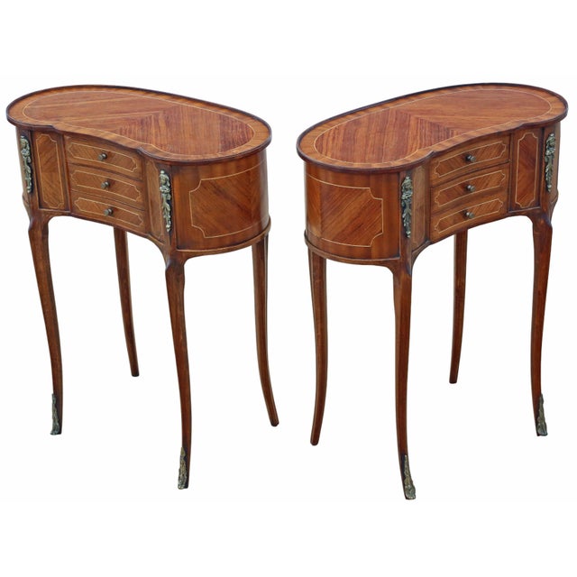 Antique c.1925 Pair of Kidney-Shaped Inlaid Veneer Bedside Tables / Cupboards – Fine Quality Nightstands Full of authentic...