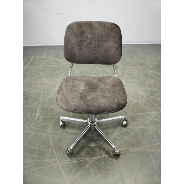 Italian Swivel Office Chair with Chrome Base, 1970s For Sale - Image 4 of 15