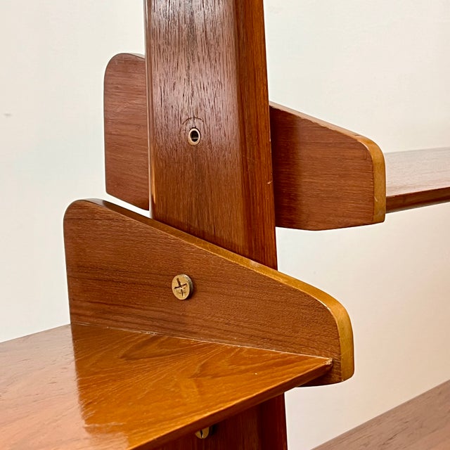 Mid-Century Modern Bookcase with Wooden and Brass Structure with Adjustable Shelves and Containers, 1950s. For Sale - Image 3 of 5