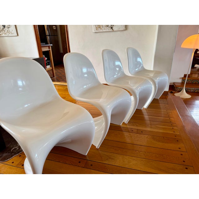4 Gloss White Panton S-Chair by Verner Panton / Herman Miller Fehlbaum Production Lacquer finish. This is not the less...
