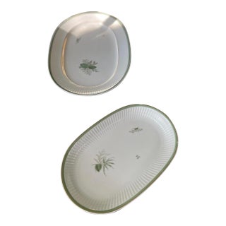 Early 19th Century Danish Oval Serving Plates by Thorkild Olsen Royal Copenhagen Porcelain in Green Melodi - a Pair For Sale