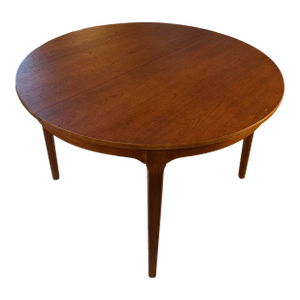 Beautiful Yet Simple Mid Century Modern Round Dining Table by Nathan Furniture Attributed, Circa 1960s.