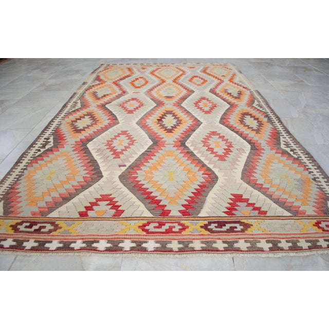 1960s Vintage Handwoven Turkish Rug Kilim, Primitive Tribal Statement, Bohemian Area Rug - 5′8″ X 9′6″ For Sale - Image 5 of 16