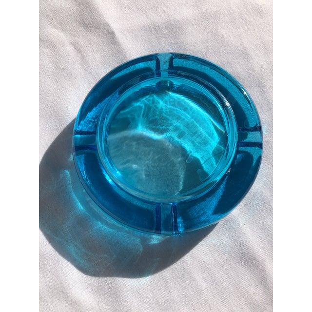 Blue 1970s Clear Turquoise Blue Round Ashtray Mid-Century Modern For Sale - Image 8 of 9