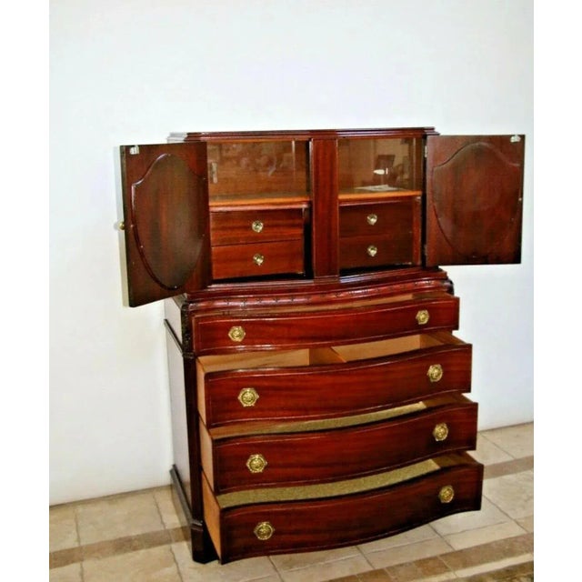 1970s Vintage Dresser Chest Mahogany Gentleman's Tallboy Made in New York, Watch Drawers Glass Display For Sale In Palm Springs - Image 6 of 10