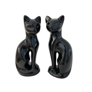 Mid-Century Sitting Siamese Cat Figurines, a Pair For Sale