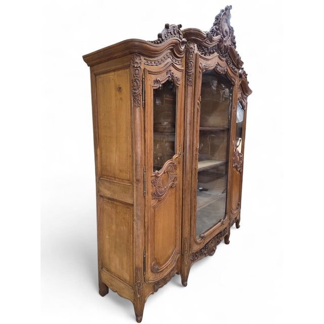 Antique French Louis XV Style Hand-Carved Walnut Vitrine Bookcase For Sale - Image 4 of 12