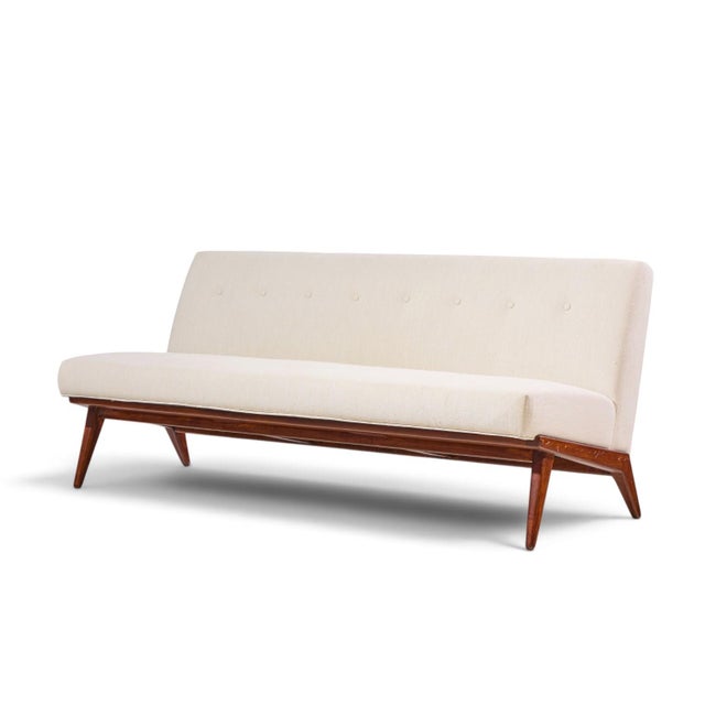 Mid-Century Modern Jens Risom for Knoll Mid Century Walnut Settee Sofa For Sale - Image 3 of 9
