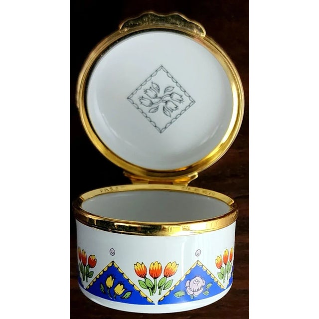Bilston & Battersea English Fine Enamel "Happy Birthday" Round Box For Sale In Los Angeles - Image 6 of 10