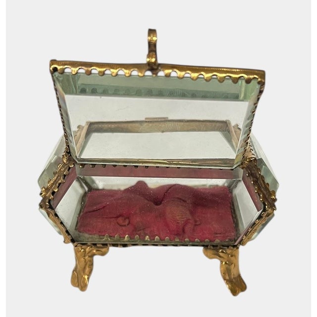 Early 20th Century Victorian Beveled Glass Gilt Metal French Royal Jewelry Casket Trinket Box For Sale - Image 5 of 8