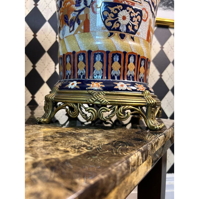 1970s Large Japanese Imari Porcelain Vases With Bronze Mounts - Vintage Pair Indoor Outdoor Planters For Sale - Image 5 of 14