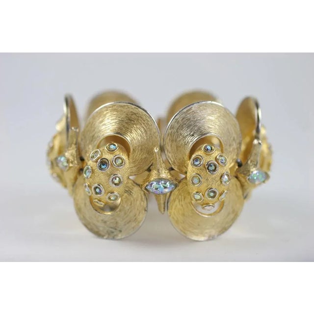 Mid-Century Modern 1950s HOBE Rhinestone & Goldtone Clamshell Bracelet For Sale - Image 3 of 10